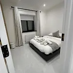 Town Centre Apartment, Newly Renovated Apartment