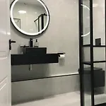 Town Centre Apartment, Newly Renovated