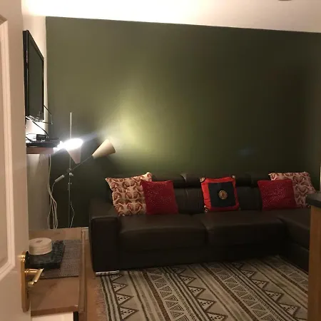 Town Centre Apartment *