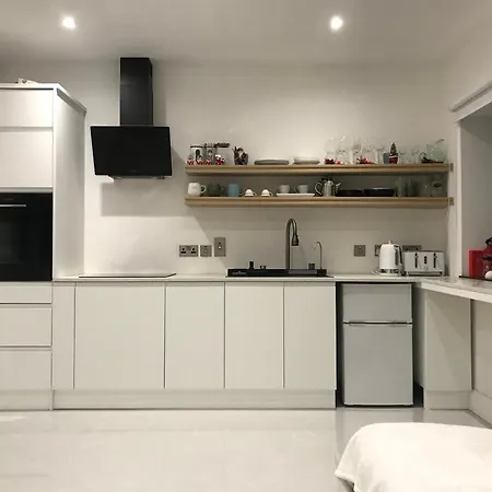 Town Centre Apartment, Newly Renovated Daire *