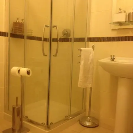 Town Centre Apartment, Newly Renovated