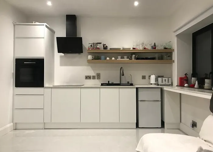 Town Centre Apartment, Newly Renovated Lejlighed *